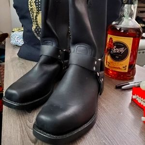 Frye men's leather harness boots size 10 in undertaker Black. Never worn. NWOT